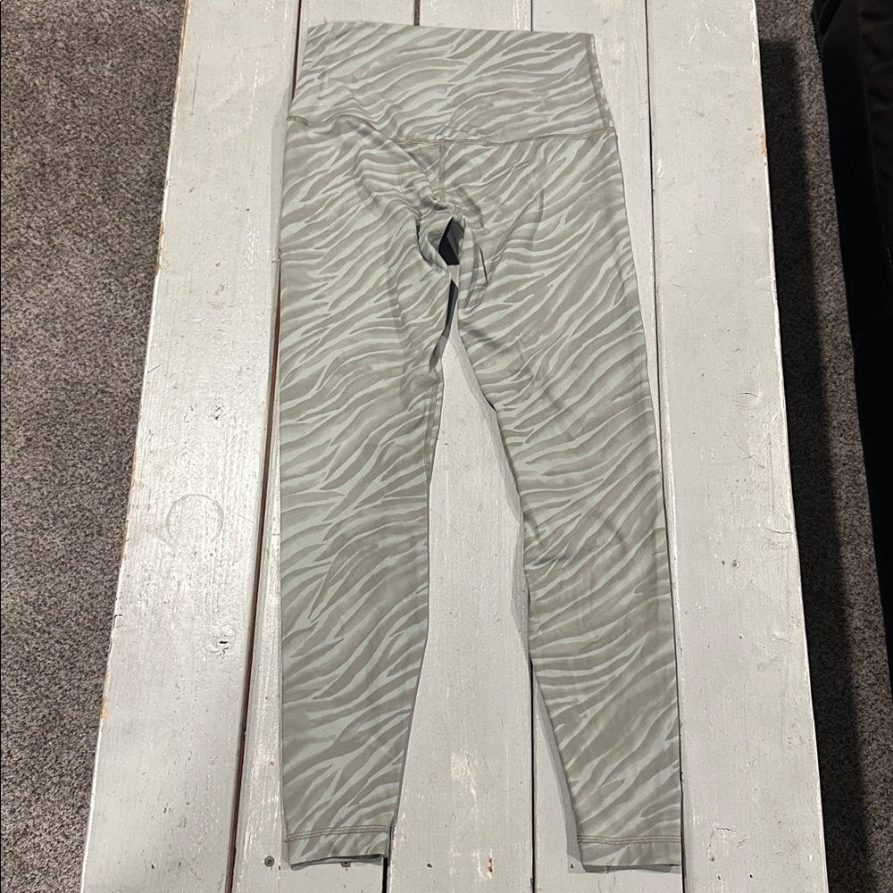 Lululemon Align Super-High Rise Pant 28" Le Tigre Camo Green Fern Multi sz 10
